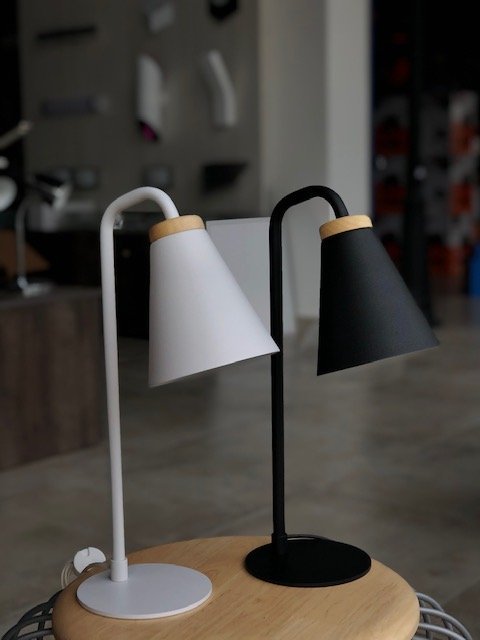 LAMPARA DE MESA NORDIK NEGRA FIJA